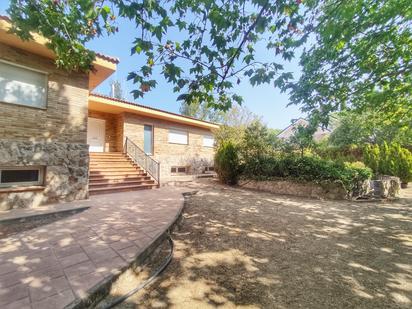 Vista exterior de Casa o xalet en venda en El Escorial amb Calefacció, Jardí privat i Terrassa