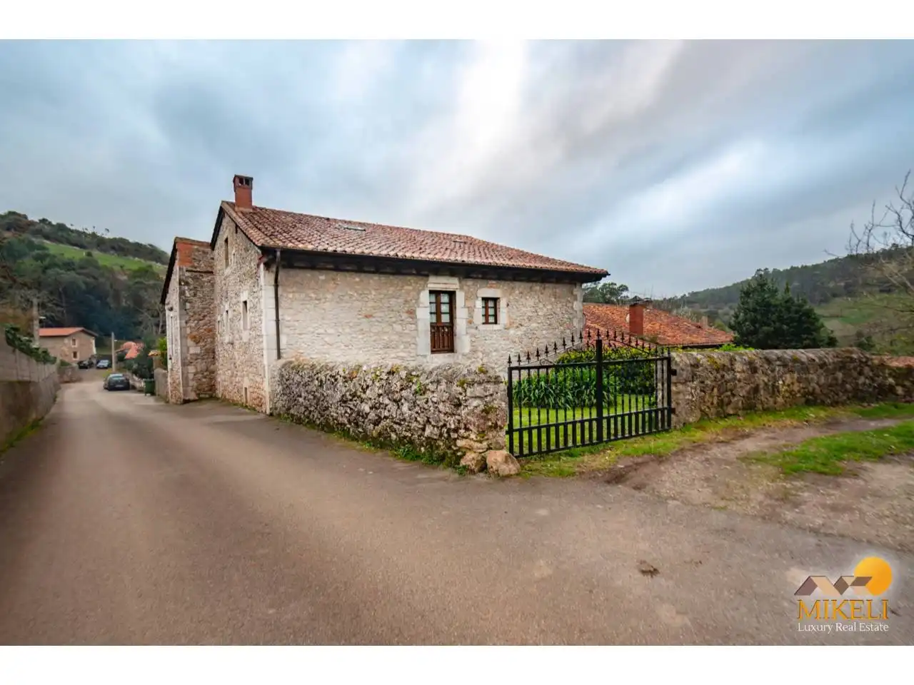 Vista exterior de Casa o xalet en venda en Alfoz de Lloredo amb Calefacció, Jardí privat i Terrassa