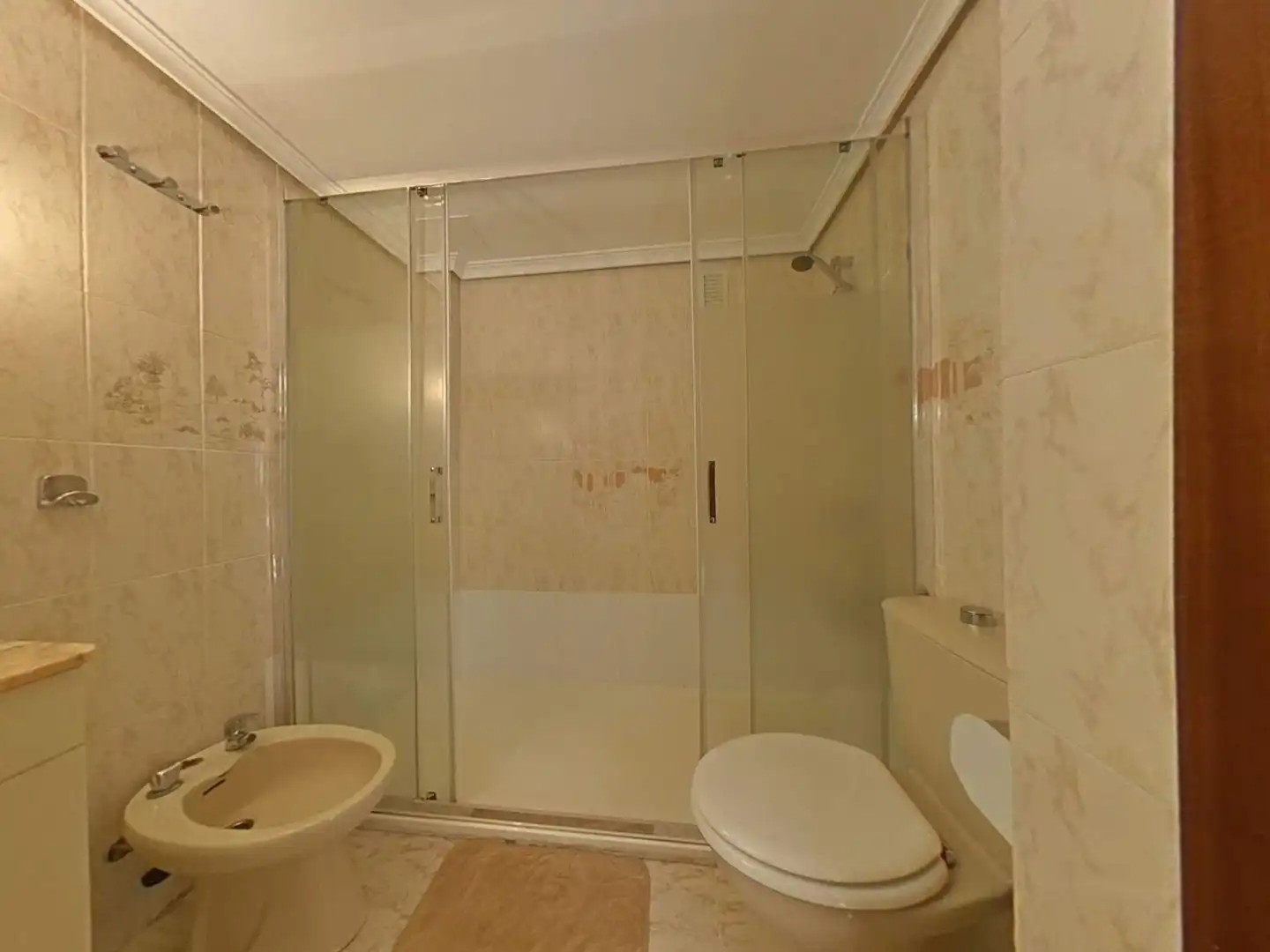 Badezimmer von Wohnungen zum Verkauf in Salou mit Heizung, Möbliert und Gemeinschaftspool