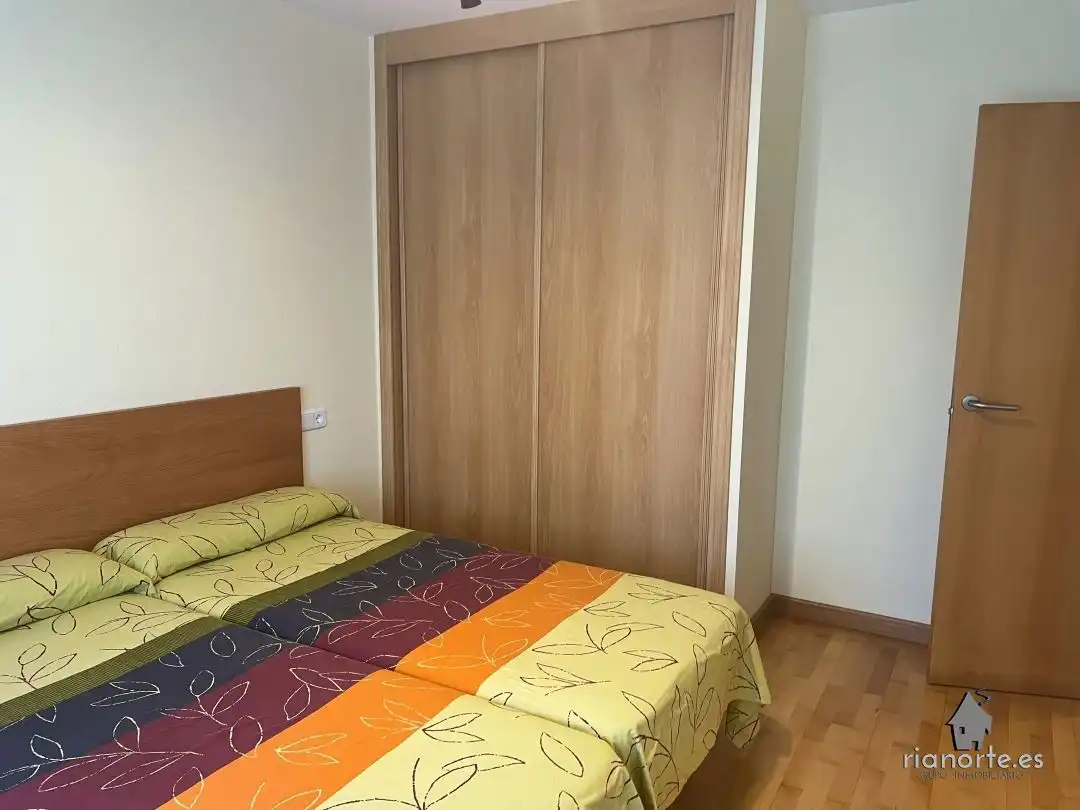 Habitación de Piso en venta en Ribadesella con Calefacción, Parquet y Trastero