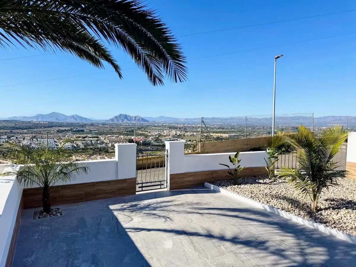 Vista exterior de Casa o xalet en venda en Rojales amb Jardí privat, Terrassa i Traster