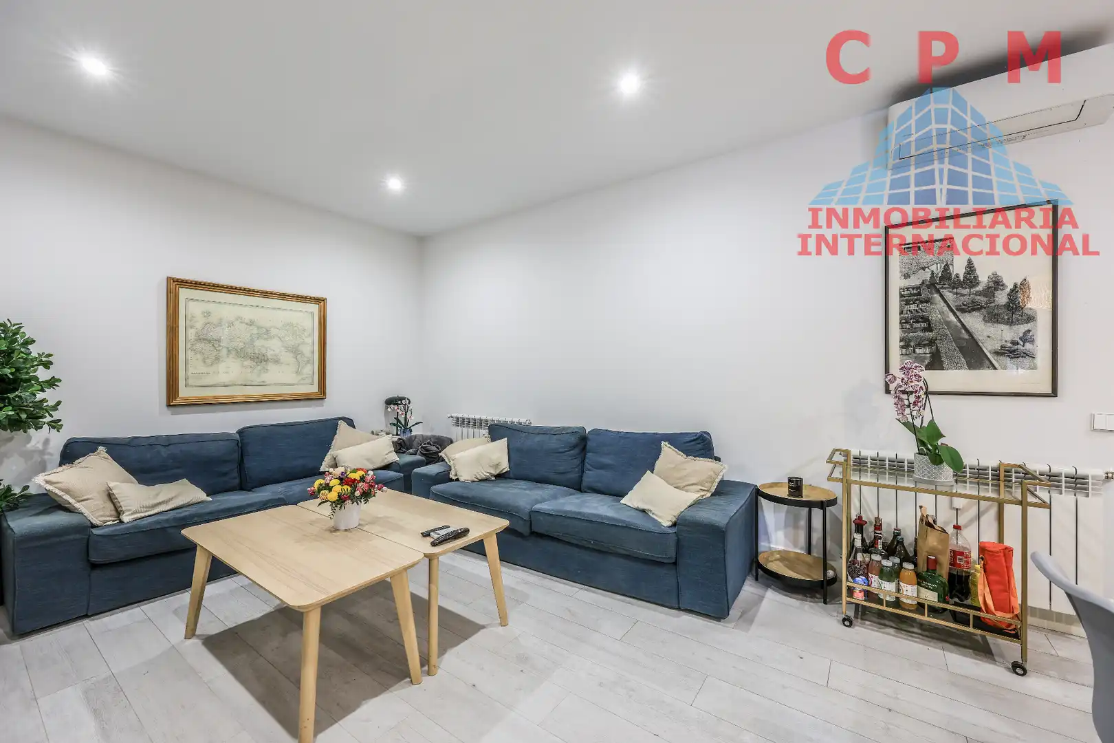 Living room of Flat for rent in Madrid  with Air Conditioner, Heating and Parquet flooring