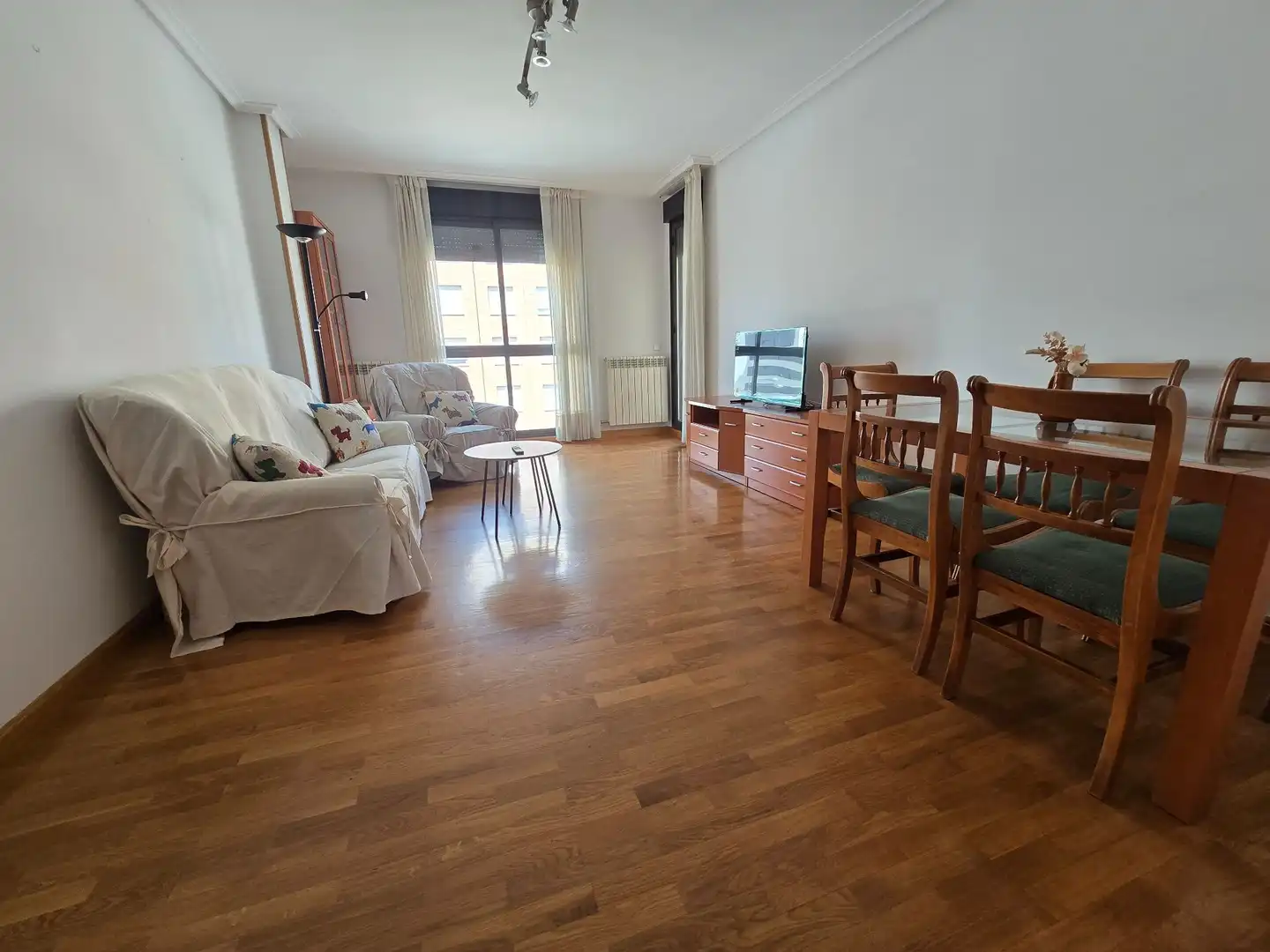 Sala de estar de Piso de alquiler en  Logroño con Calefacción, Terraza y Trastero