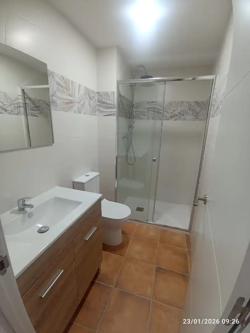 Badezimmer von Wohnung zur Miete in Avià mit Heizung und Ofen