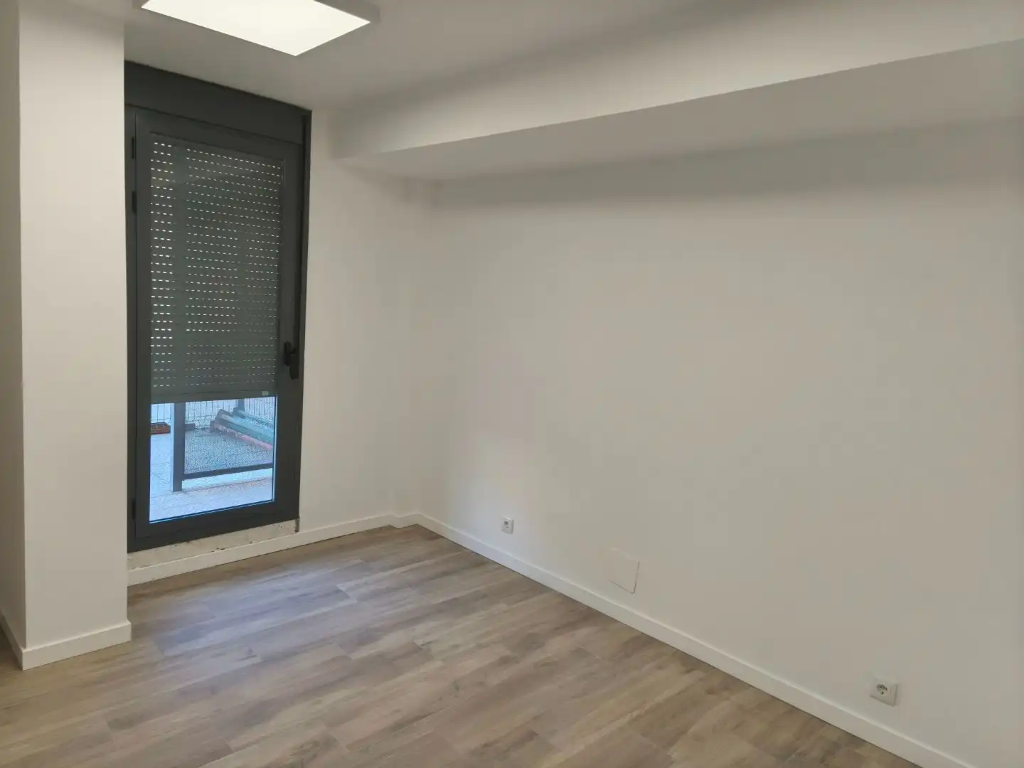 Habitación de Oficina de alquiler en Cuarte de Huerva con Aire acondicionado, Calefacción y Internet