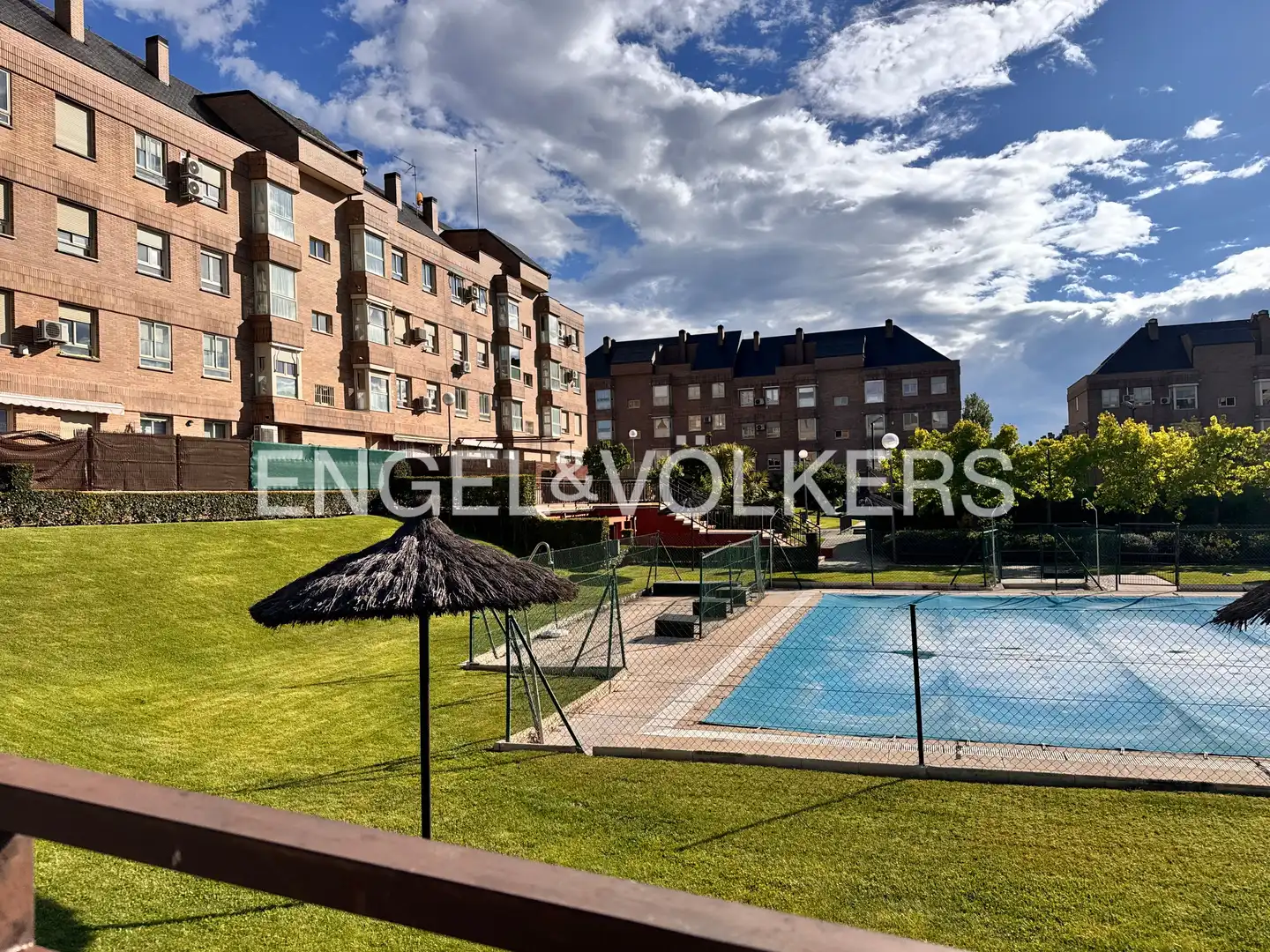 Schwimmbecken von Wohnung zur Miete in Majadahonda mit Klimaanlage, Heizung und Privatgarten