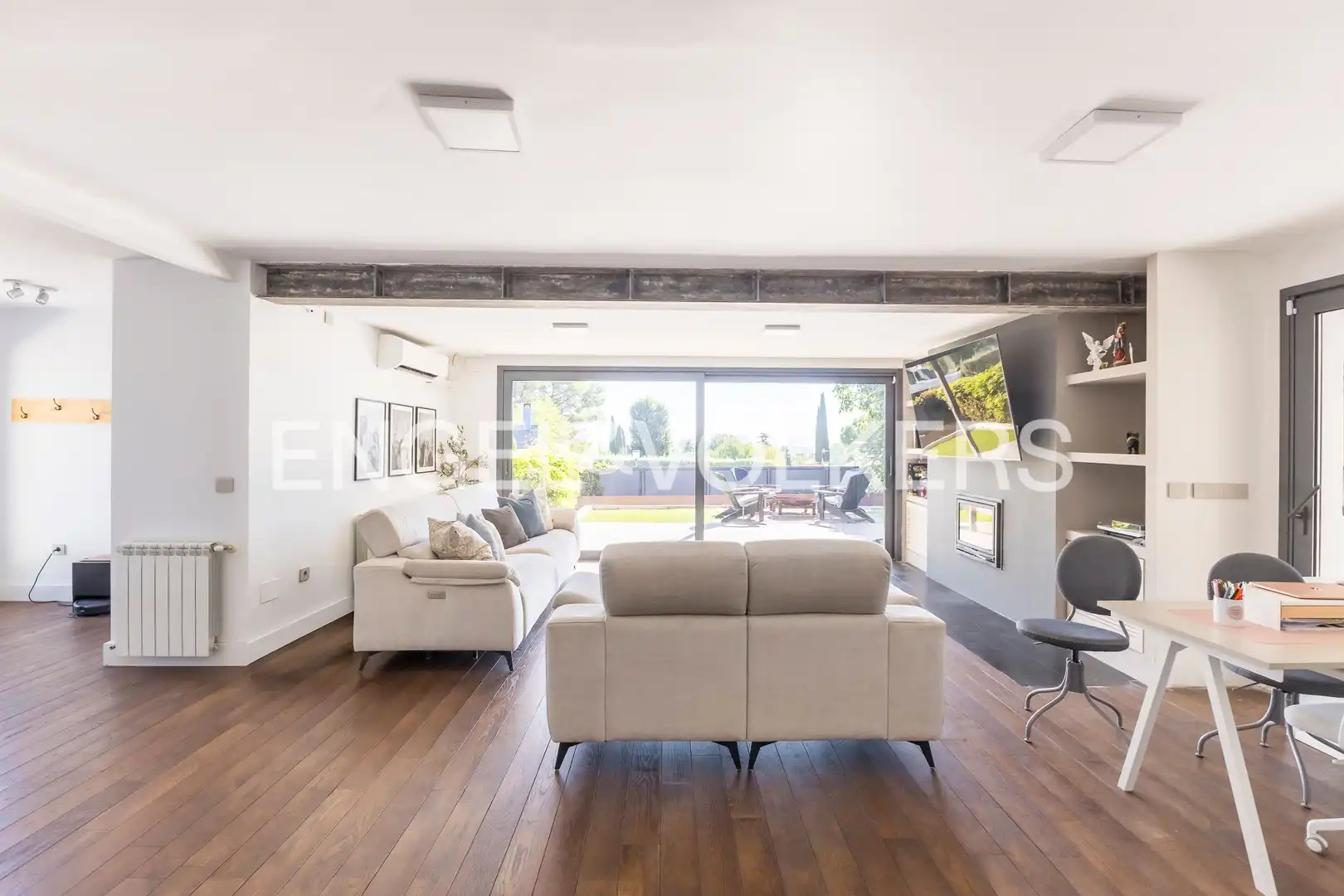 Sala de estar de Casa o chalet en venta en Paracuellos de Jarama con Aire acondicionado, Calefacción y Jardín privado