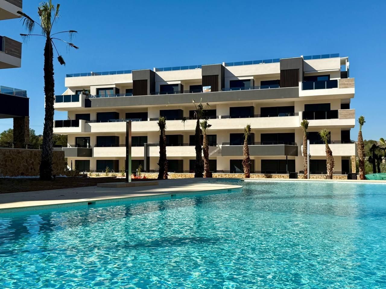 Piscina de Ático en venta en Orihuela con Aire acondicionado, Terraza y Trastero