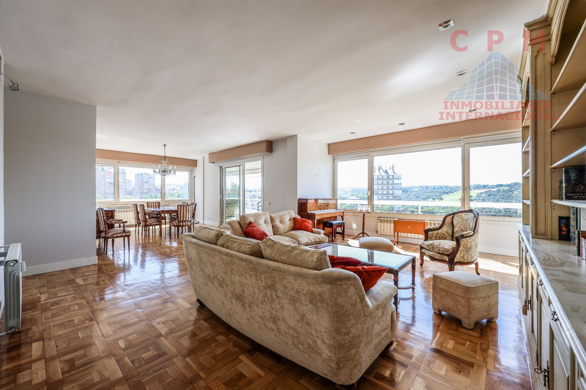 Living room of Flat to rent in  Madrid Capital  with Air Conditioner, Heating and Parquet flooring