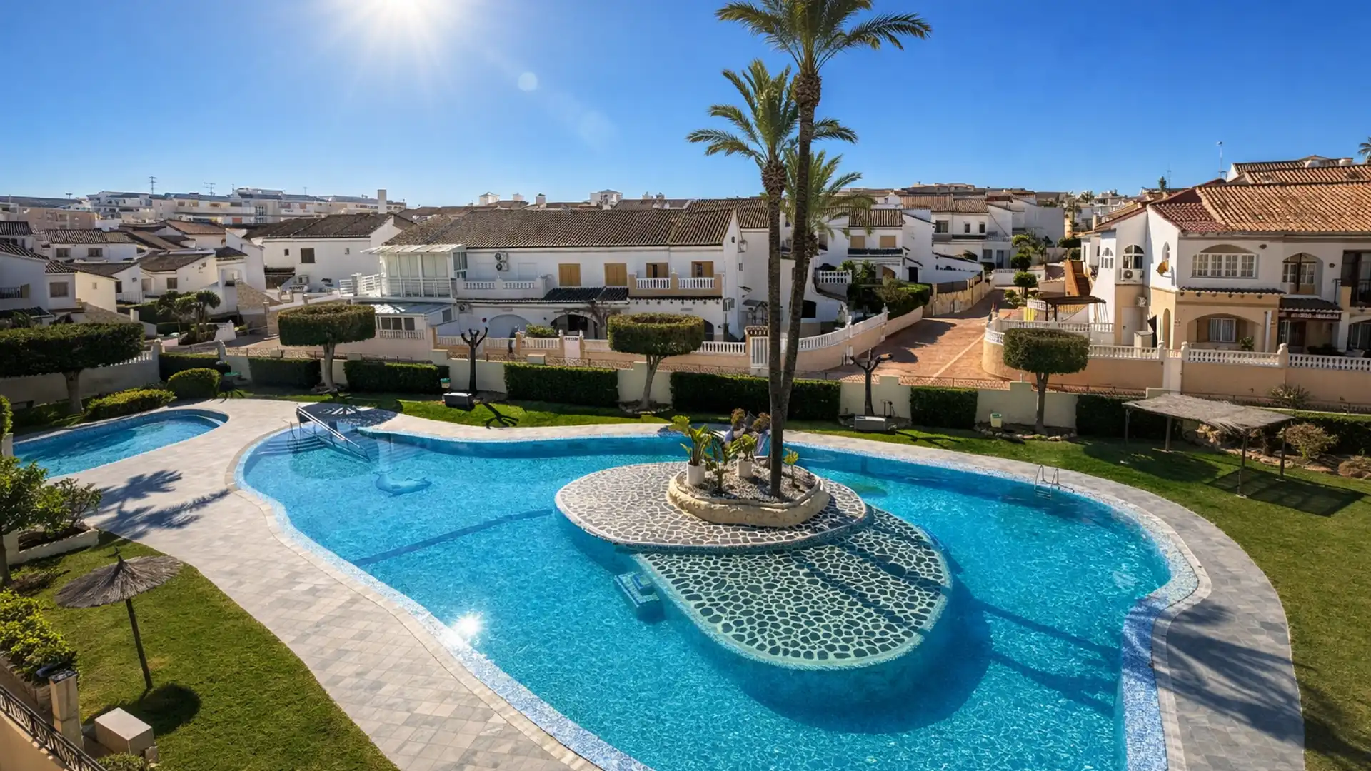 Piscina de Apartamento en venta en Torrevieja con Piscina, Amueblado y Lavadora