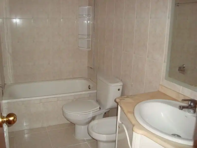 Baño de Casa adosada en venta en Llinars del Vallès con Calefacción, Jardín privado y Horno