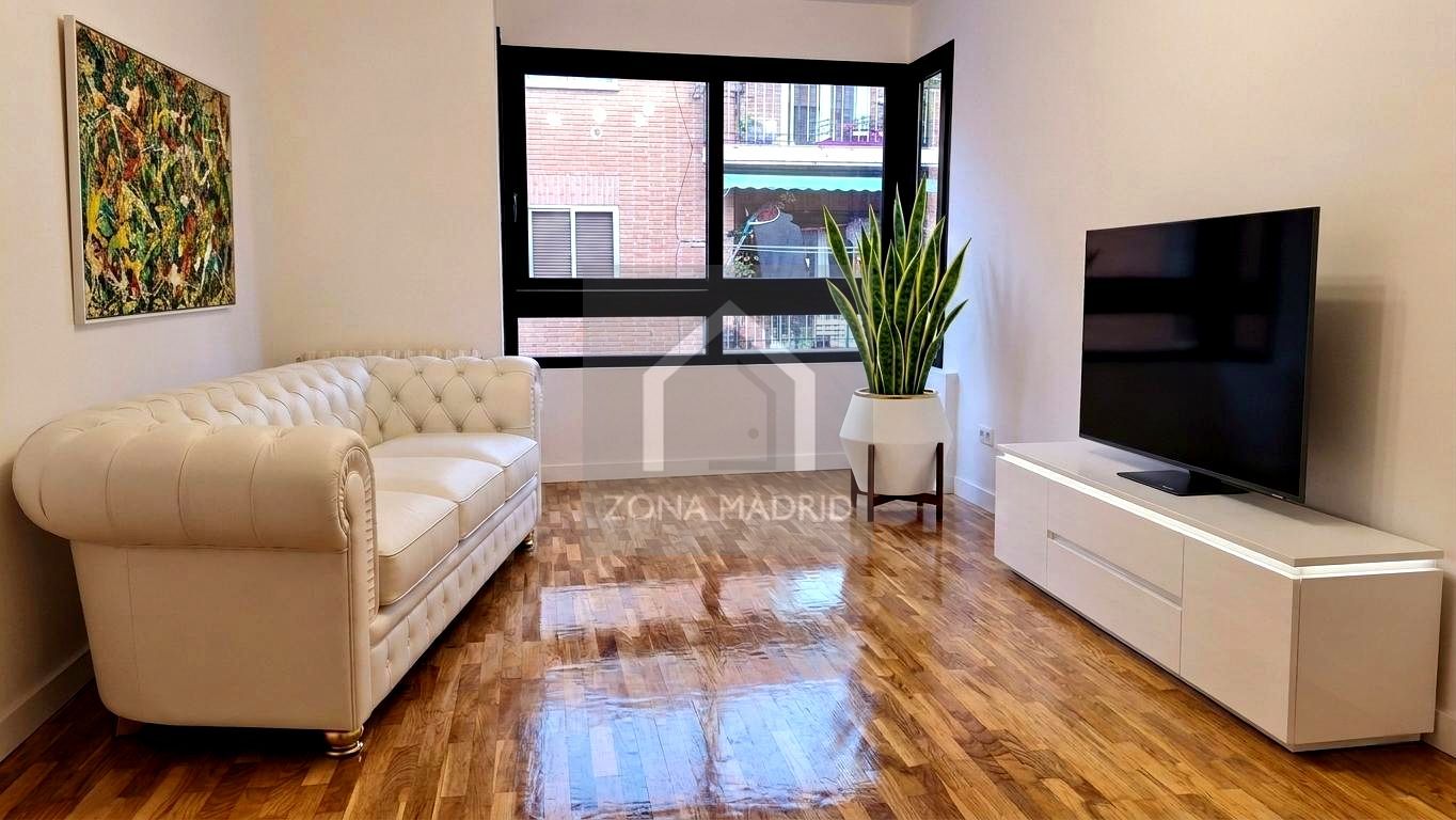 Sala de estar de Piso en venta en  Madrid Capital