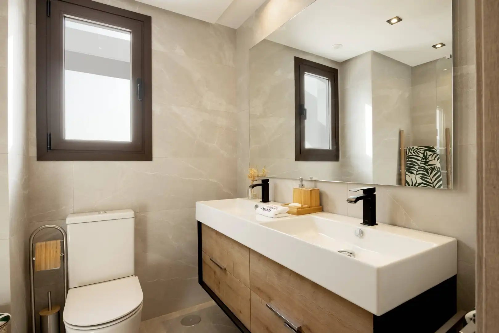 Baño de Casa adosada en venta en Istán con Aire acondicionado, Calefacción y Jardín privado