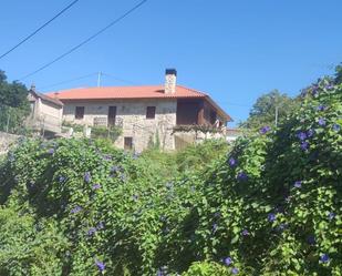 Vista exterior de Casa o xalet en venda en Crecente amb Jardí privat i Moblat