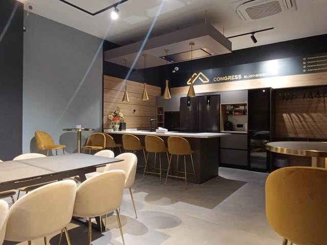 Local comercial en Venta en Avenida del Alcalde Luis Uruñuela en Parque Alcosa