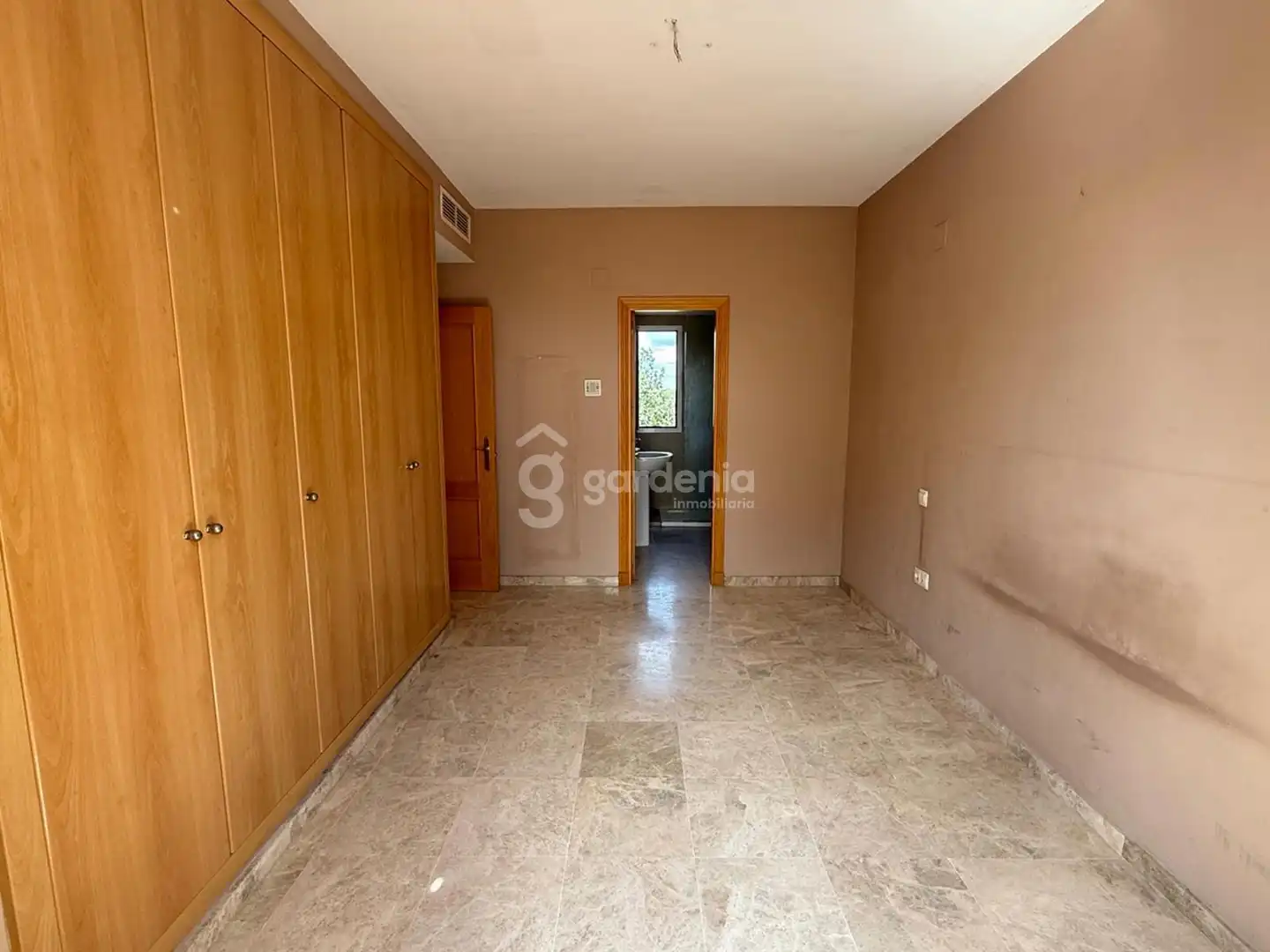 Habitación de Casa adosada en venta en Castilleja de la Cuesta con Aire acondicionado y Terraza