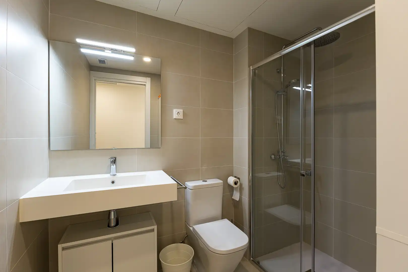 Bathroom of Apartments for sale in Vilanova i la Geltrú  with Air Conditioner, Heating and Storage room