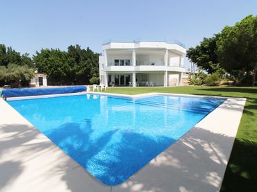 Detached house with balcony for sale in Valverde