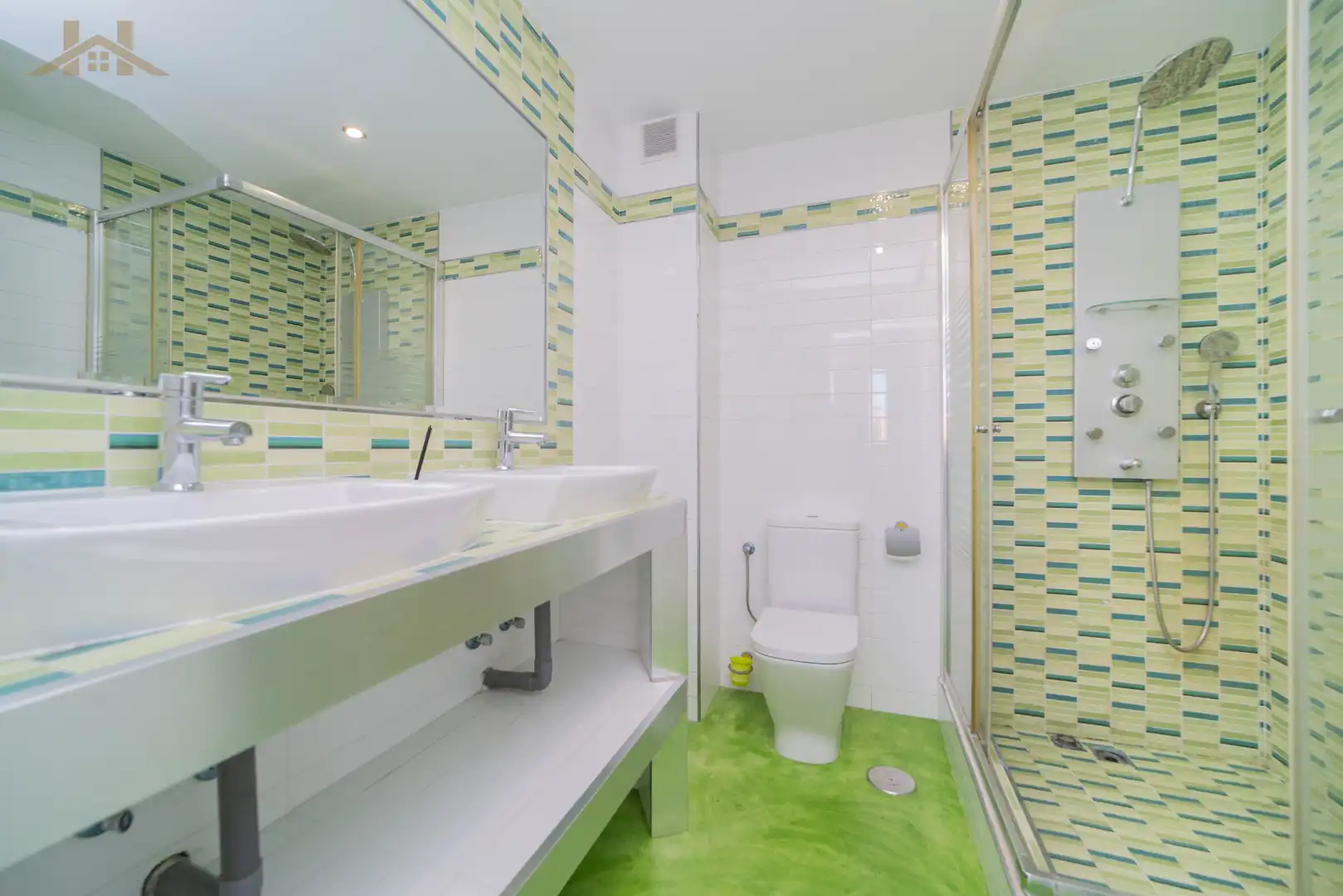 Baño de Ático en venta en Fuenlabrada con Aire acondicionado, Calefacción y Trastero