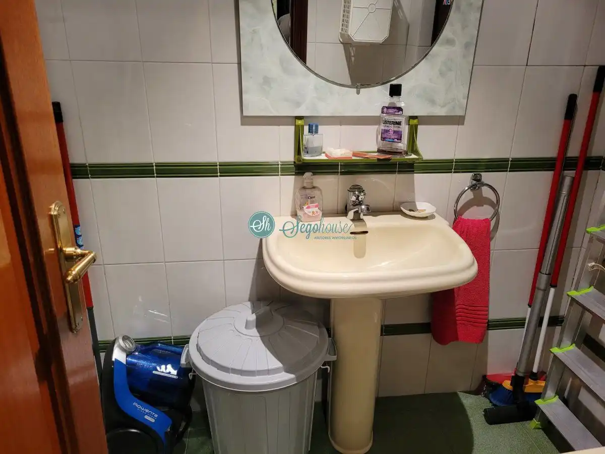Bany de Pis en venda en Segovia amb Calefacció i Terrassa