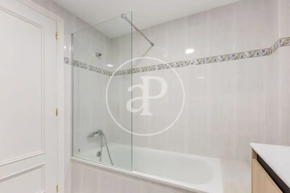 Baño de Piso en venta en Valencia con Aire acondicionado, Calefacción y Balcón