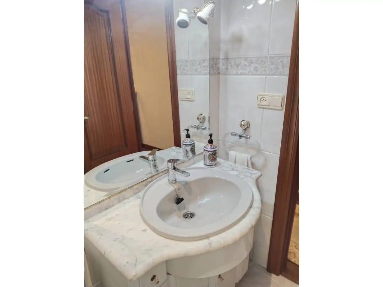 Baño de Piso de alquiler en Burgos con Calefacción, Parquet y Amueblado