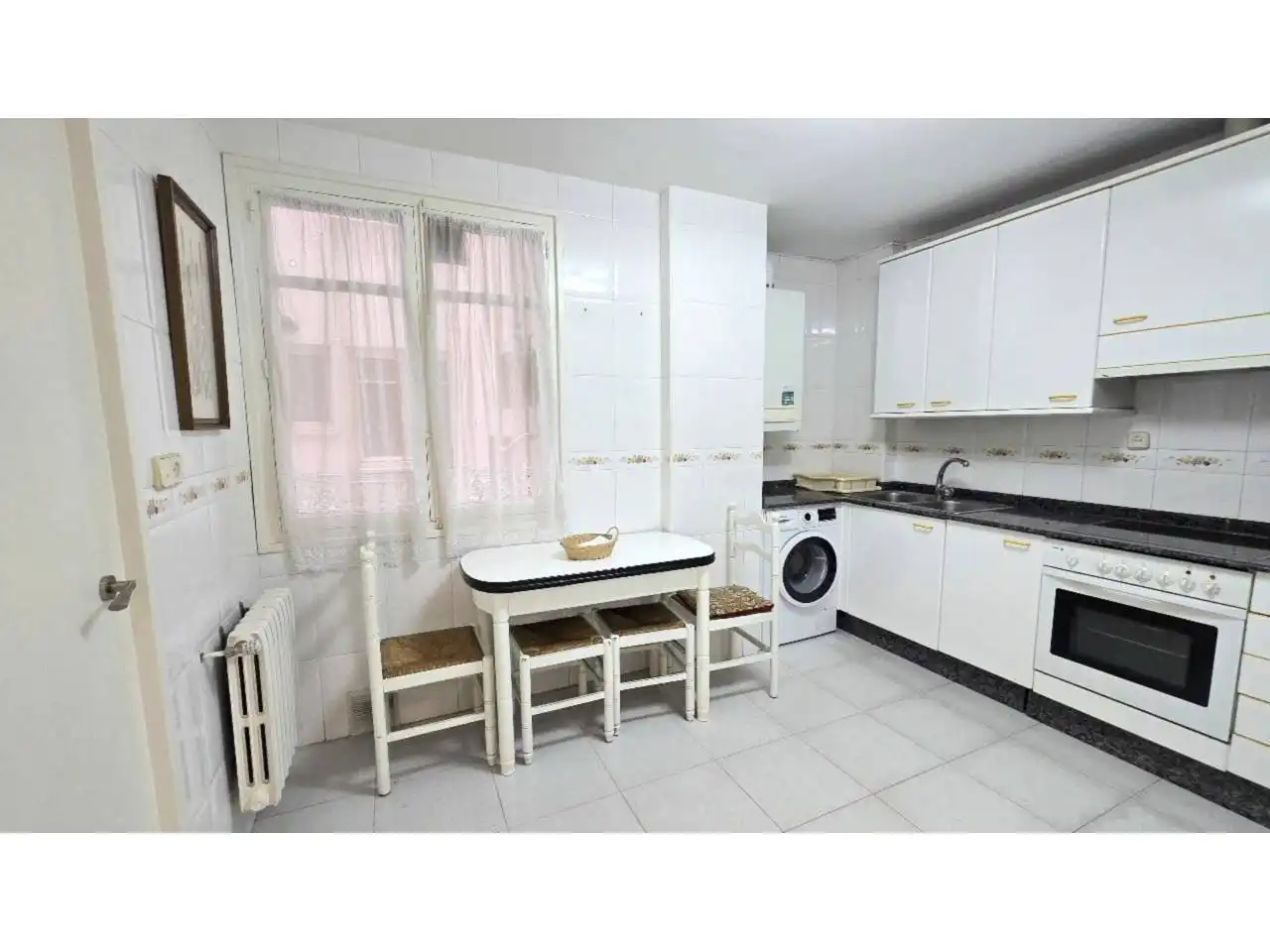 Cuina de Apartament en venda en  Logroño amb Calefacció, Parquet i Terrassa