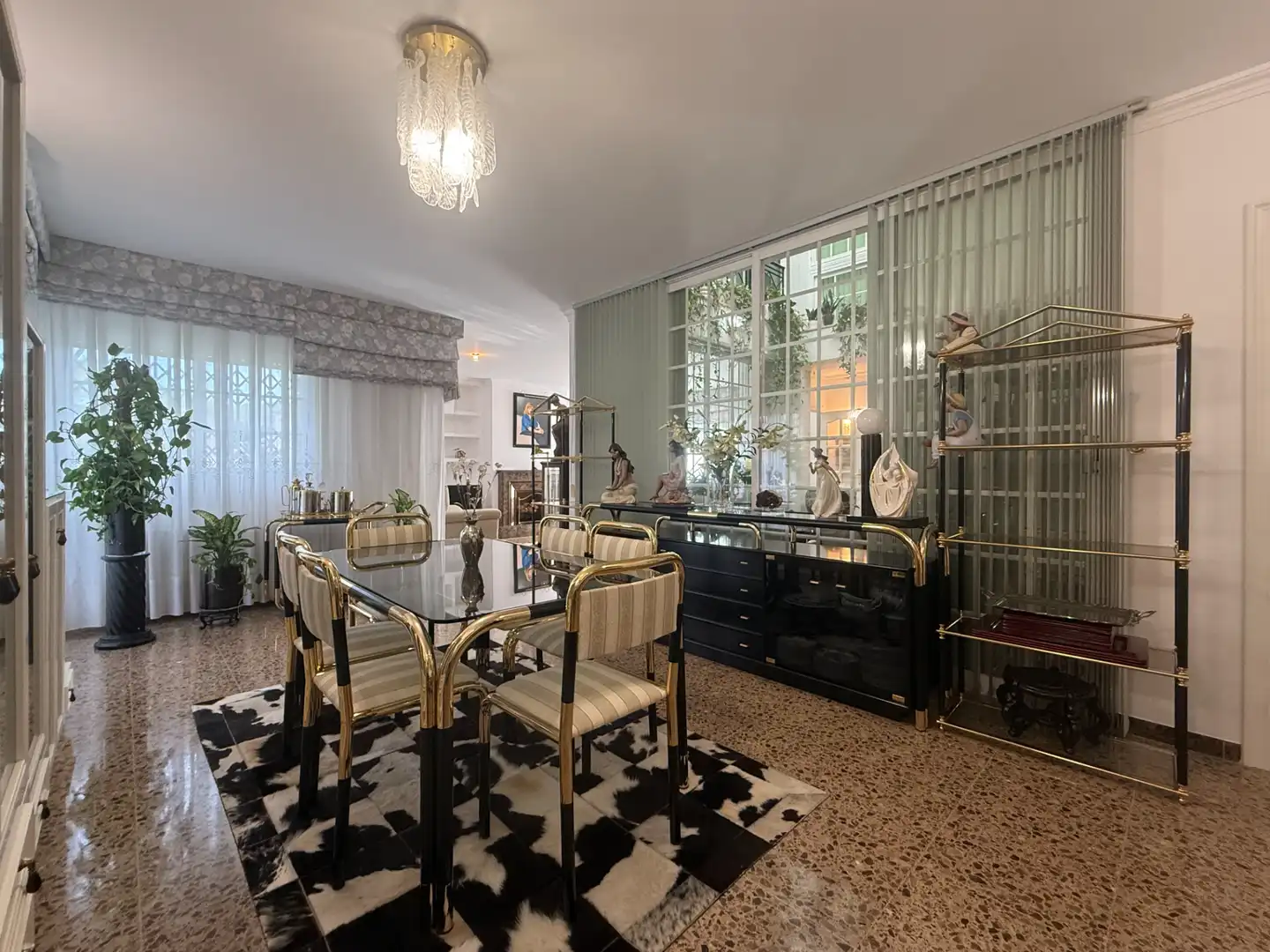 Esszimmer von Haus zum Verkauf in Begues mit Heizung, Privatgarten und Terrasse