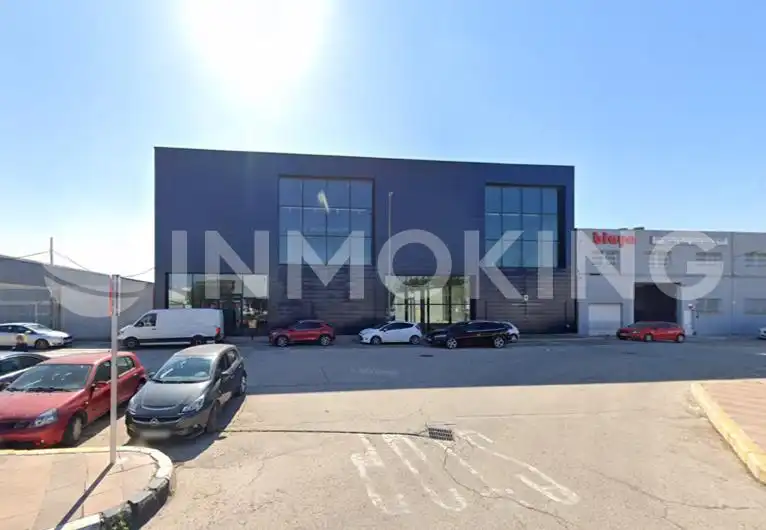 Nau industrial de lloguer a Avenida Barcelona 48
