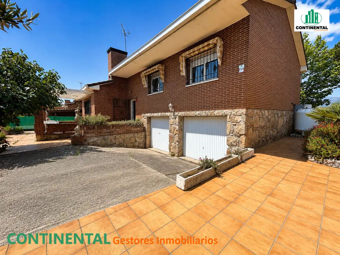 Vista exterior de Casa o xalet en venda en Galapagar amb Calefacció, Jardí privat i Terrassa