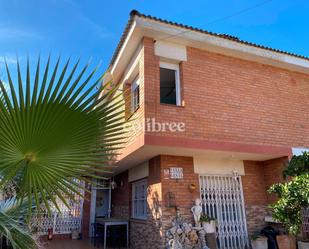 Vista exterior de Casa adosada en venda en Sant Pere de Ribes amb Terrassa