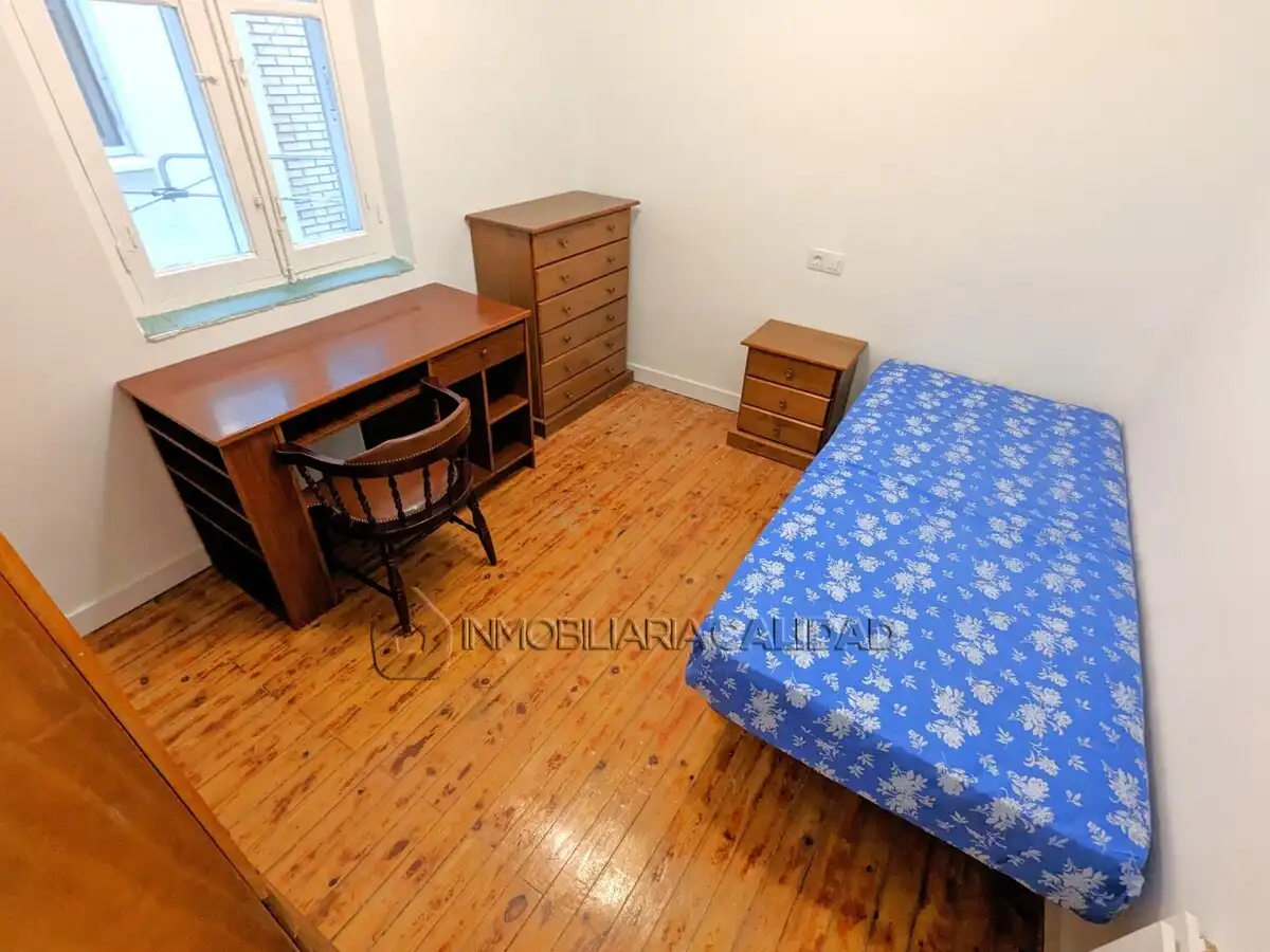 Habitación de Piso de alquiler en Burgos con Calefacción y Amueblado