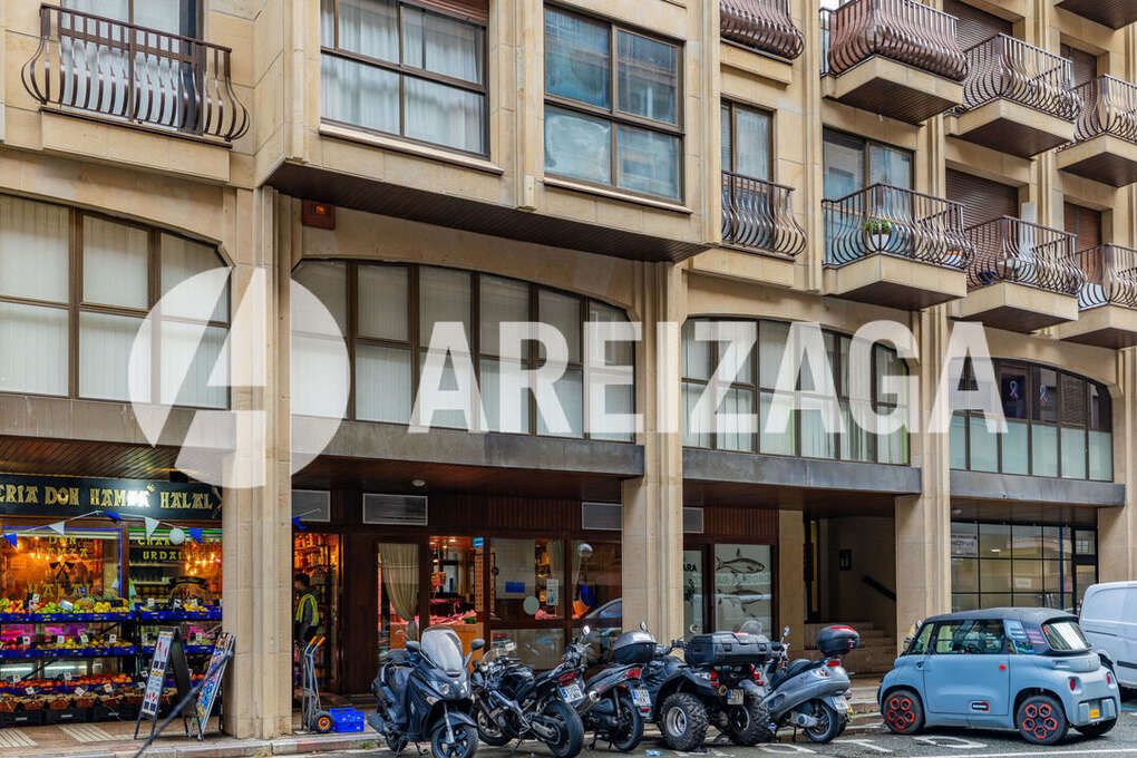 Außenansicht von Büro zum Verkauf in Donostia - San Sebastián  mit Heizung