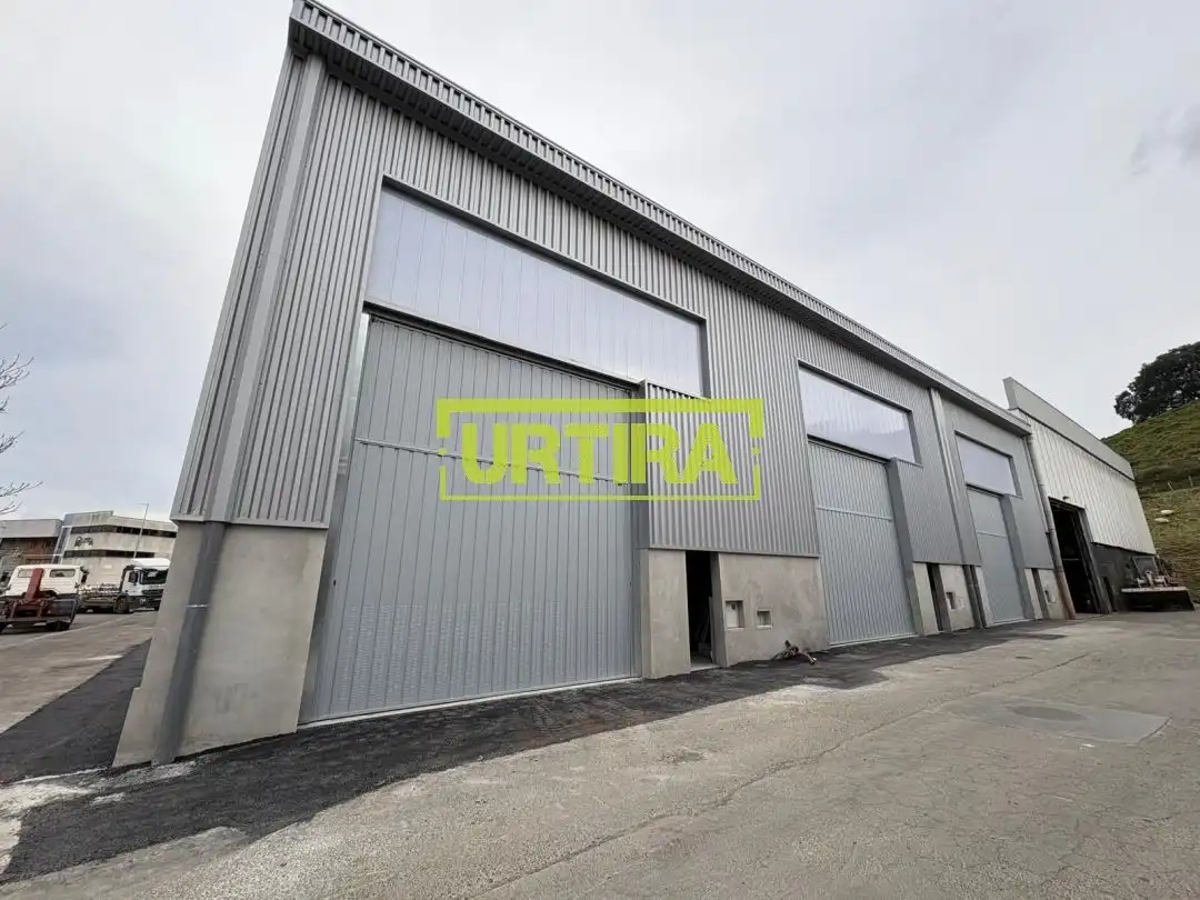 Vista exterior de Nave industrial en venta en Zarautz