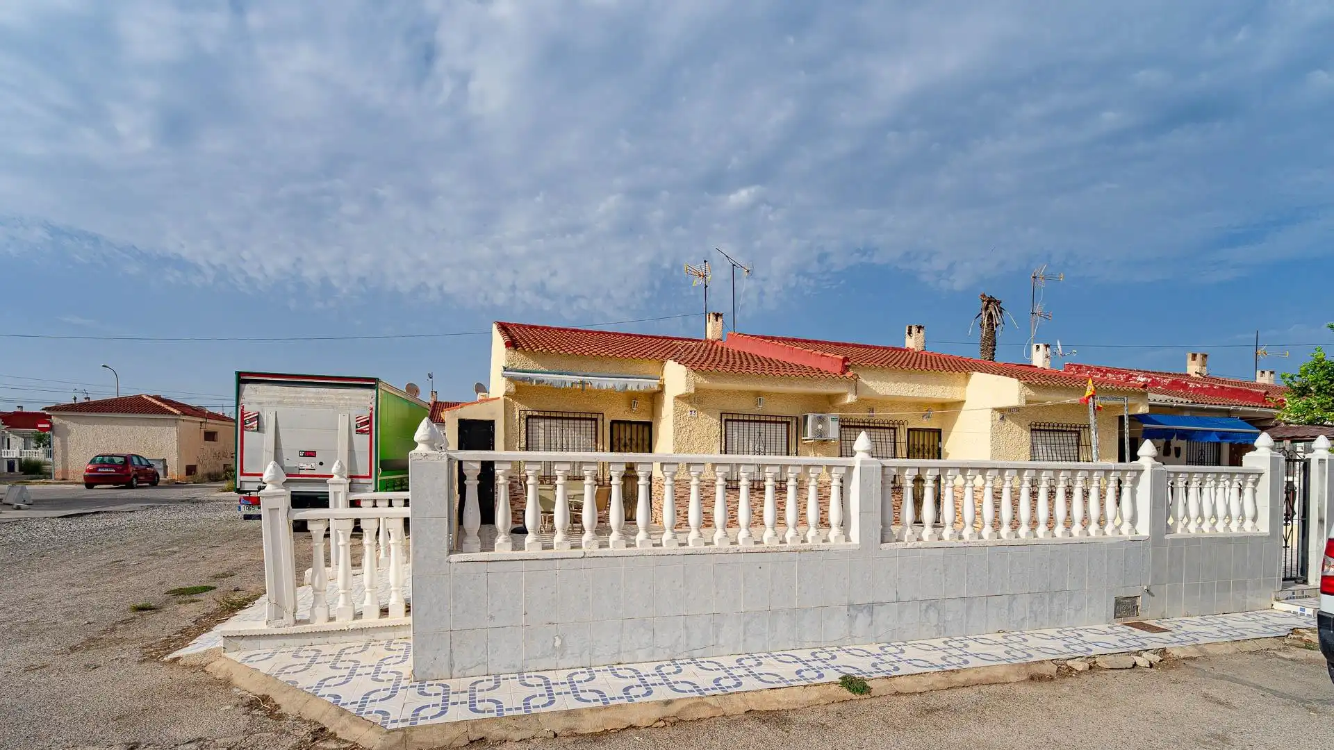 Vista exterior de Casa o xalet en venda en Torrevieja amb Jardí privat