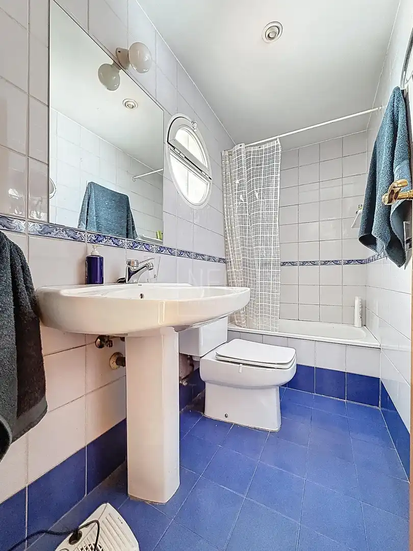 Badezimmer von Einfamilien-Reihenhaus zum Verkauf in Granada mit Klimaanlage, Privatgarten und Terrasse
