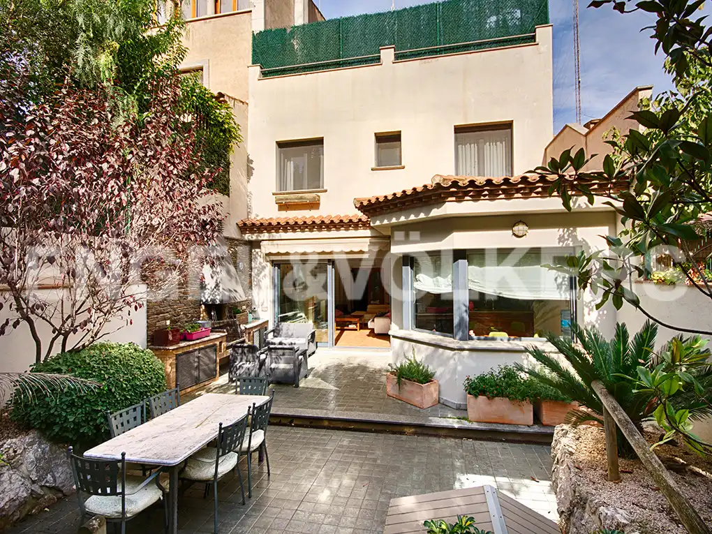 Terraced house with garden for sale in Carrer de González de Soto, imagen 2