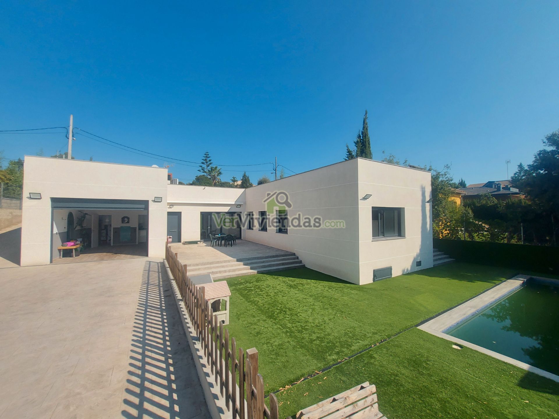 Exterior view of House or chalet for sale in Pallejà  with Air Conditioner, Heating and Private garden