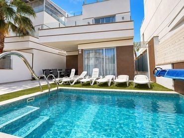 Villa mit Balkon zum Verkauf in Orihuela Costa