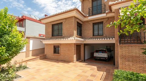 Chalet accesible de gran amplitud, con jardín privado, garaje y completas zonas comunitarias
