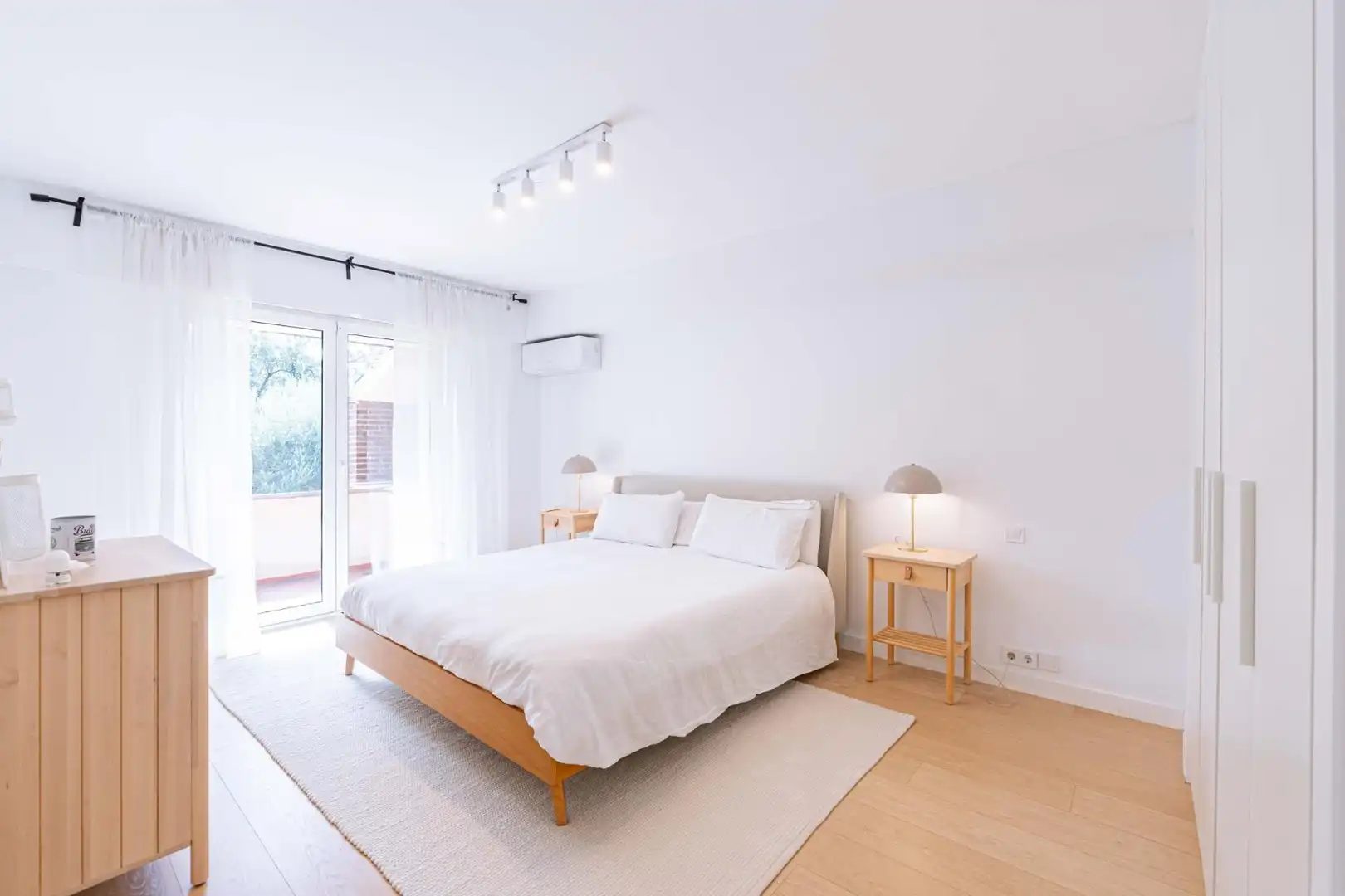 Schlafzimmer von Einfamilien-Reihenhaus zur Miete in Boadilla del Monte mit Klimaanlage, Heizung und Privatgarten