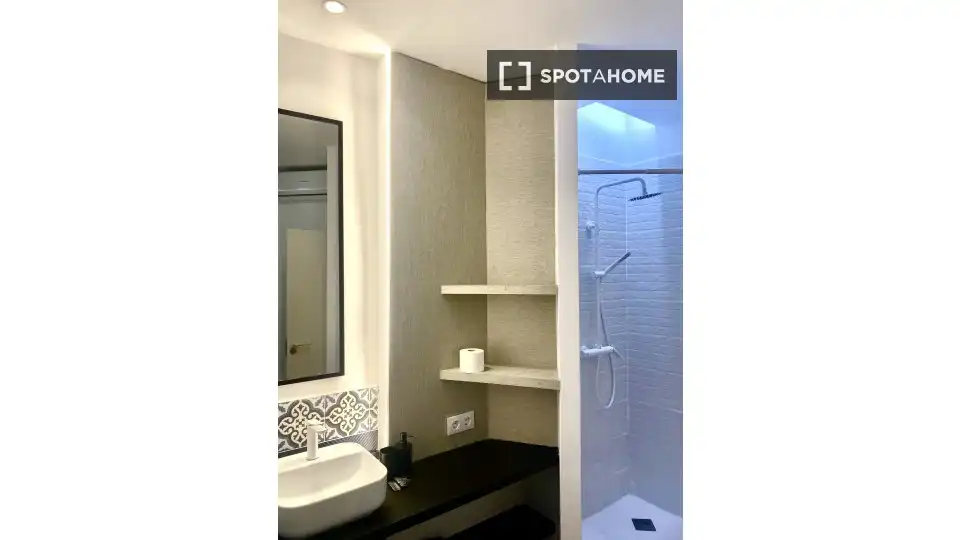 Bathroom of Flat for rent in Murcia  with Air Conditioner, Heating and Furnished