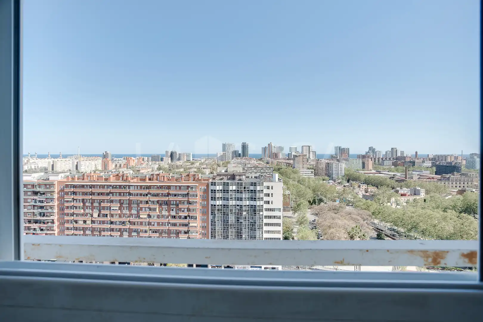Vista exterior de Piso en venta en Barcelona con Calefacción y Balcón