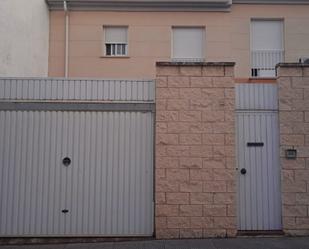 Vista exterior de Casa adosada en venda en Casar de Cáceres amb Terrassa i Balcó