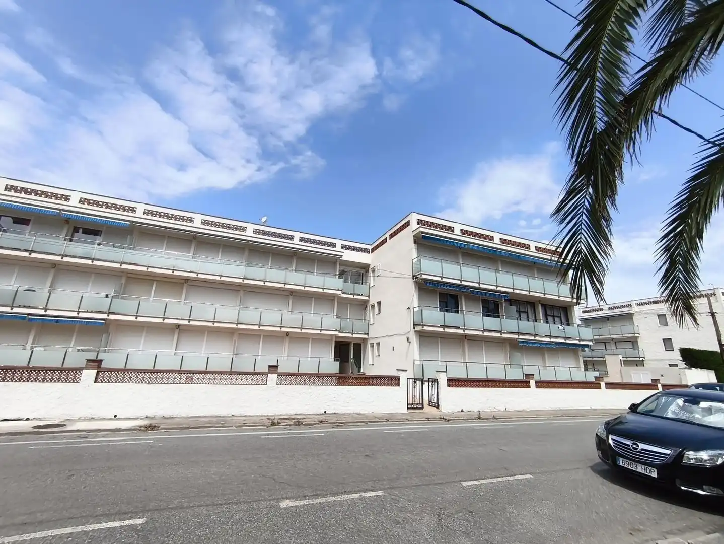 Vista exterior de Piso en venta en L'Estartit con Piscina comunitaria