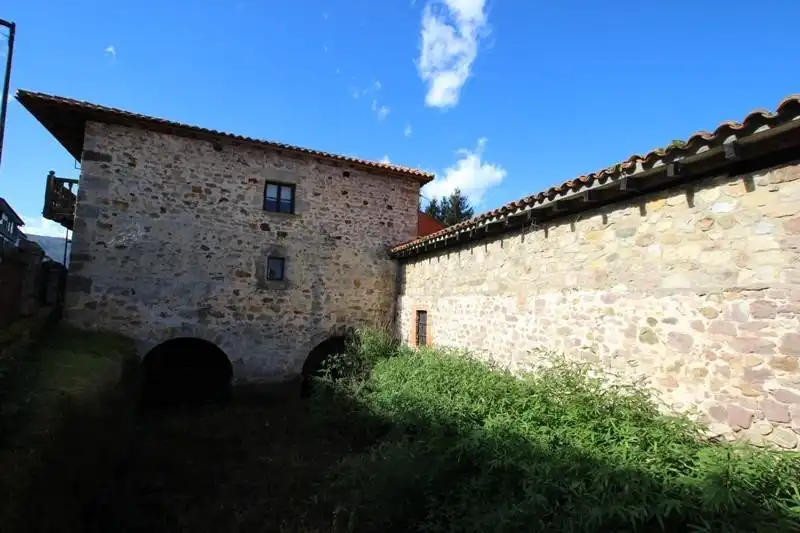 Vista exterior de Casa o xalet en venda en Cabezón de la Sal amb Jardí privat i Terrassa