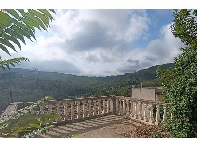 Casa-chalet en Venta en Calle de Uruguai en Vallirana