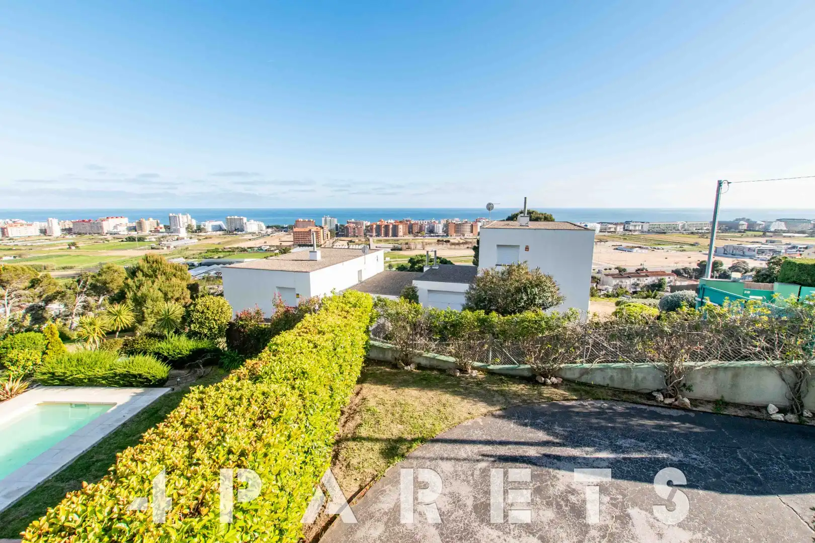 Außenansicht von Einfamilien-Reihenhaus zum Verkauf in Santa Susanna mit Heizung, Privatgarten und Terrasse