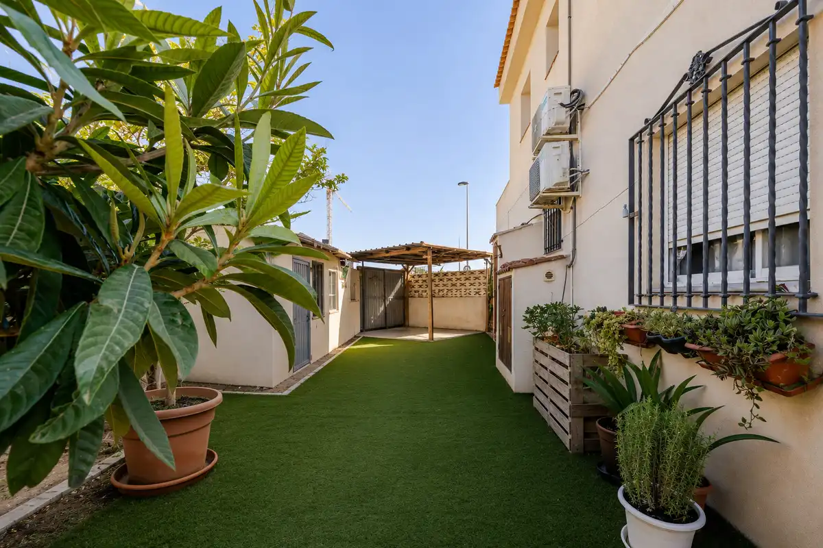 Terraza de Casa adosada en venta en Torrevieja con Aire acondicionado, Calefacción y Jardín privado