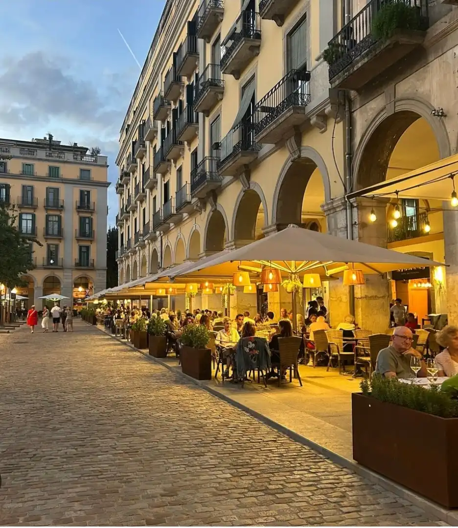 Locale commerciale in cessione a Plaça de la Independència